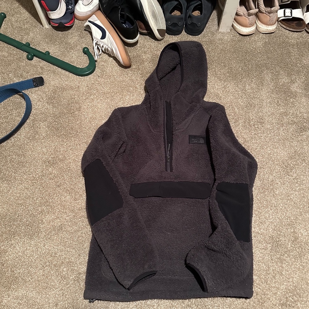 The North Face Camp Shire mens small Black label